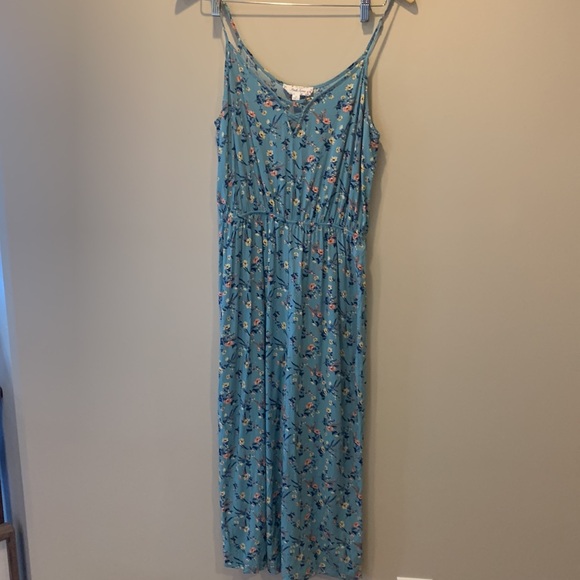 Light-Weight Pink Rose Floral Romper - Picture 2 of 7